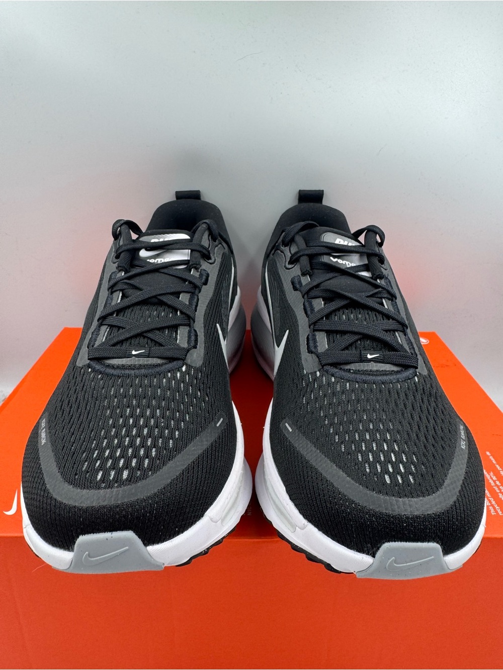 Nike Vomero 18 Black Wolf Grey Silver BRAND NEW Size 10 Women - Picture 3 of 8